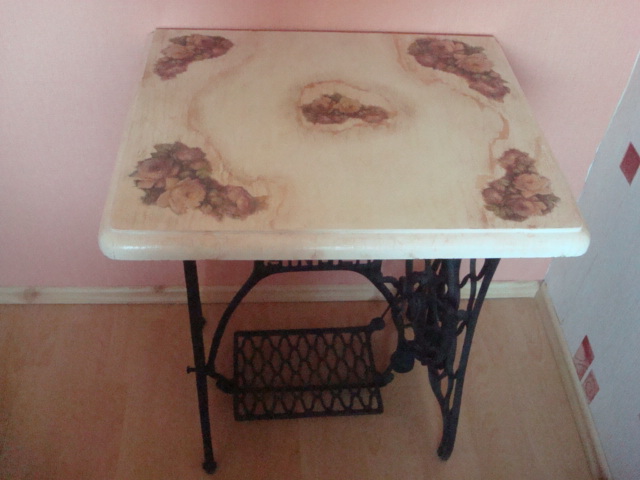 a table (sewing machine)