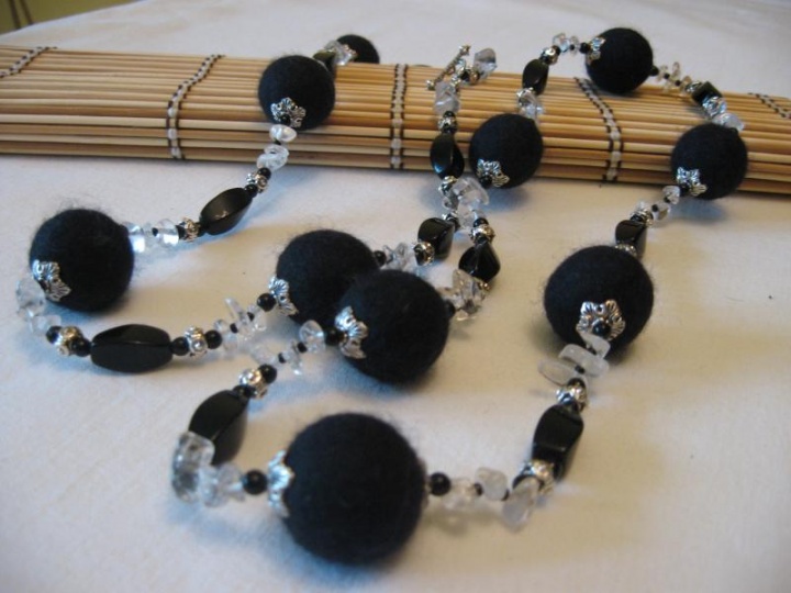 Black necklace with agate