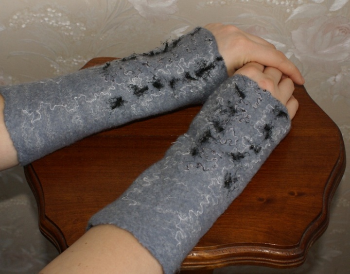 wrist warmers gray