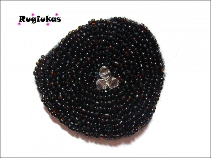 Black brooch 2