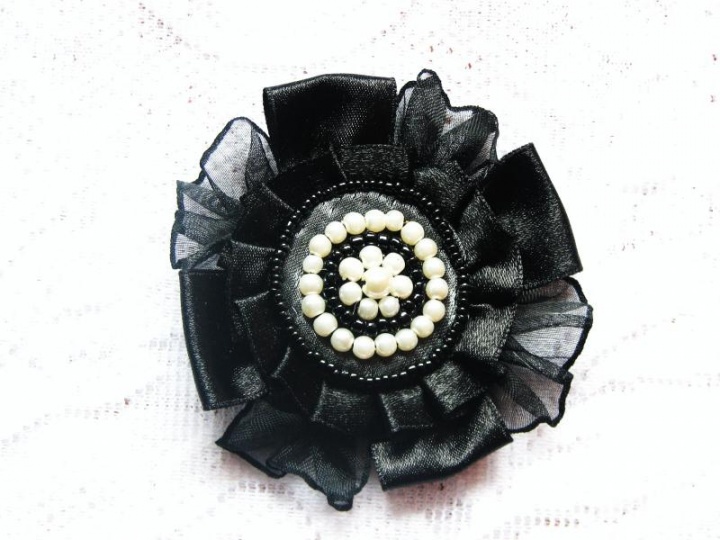 Brooch with beads