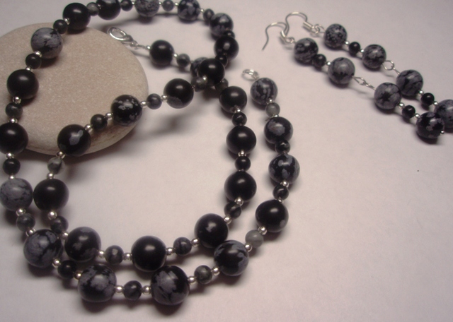 Obsidian beads and auskariukai