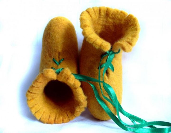 Felt shoes " Yellow "