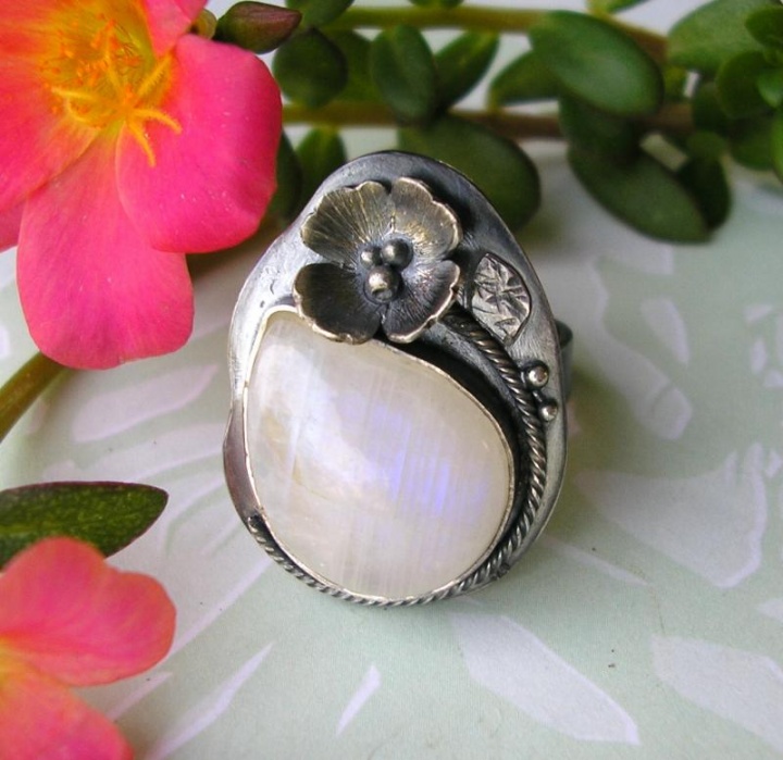 Rings with moonstone