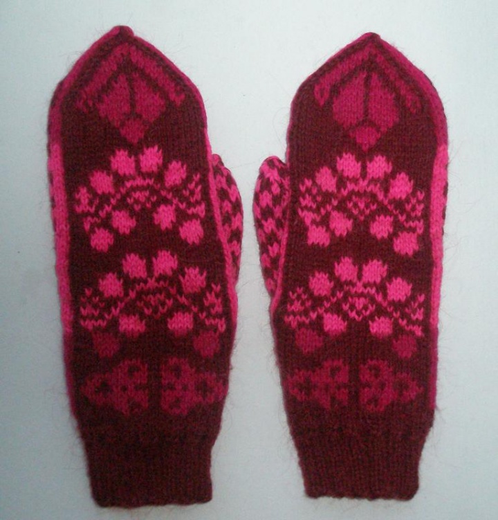 patterned gloves