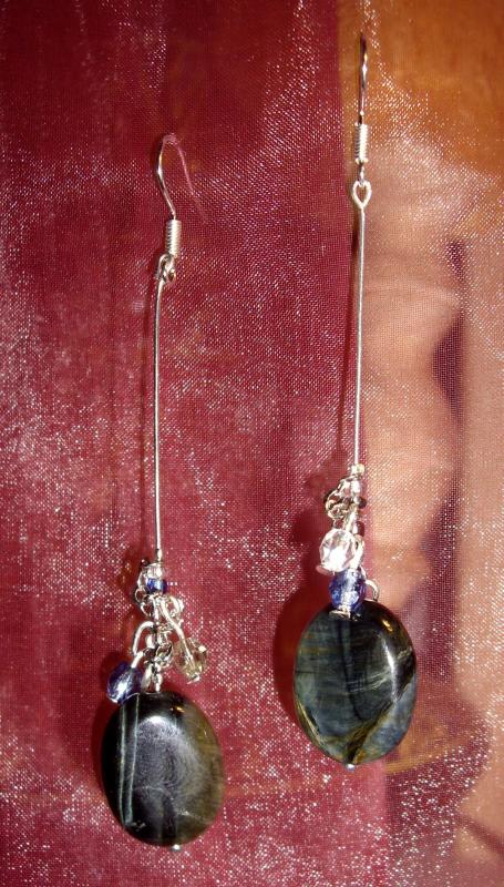 Earrings with agate