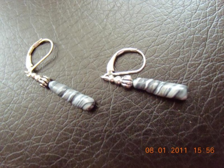 Gray leaf earrings