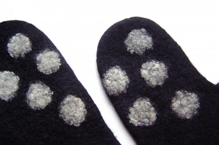 Felt gloves snowing picture no. 3