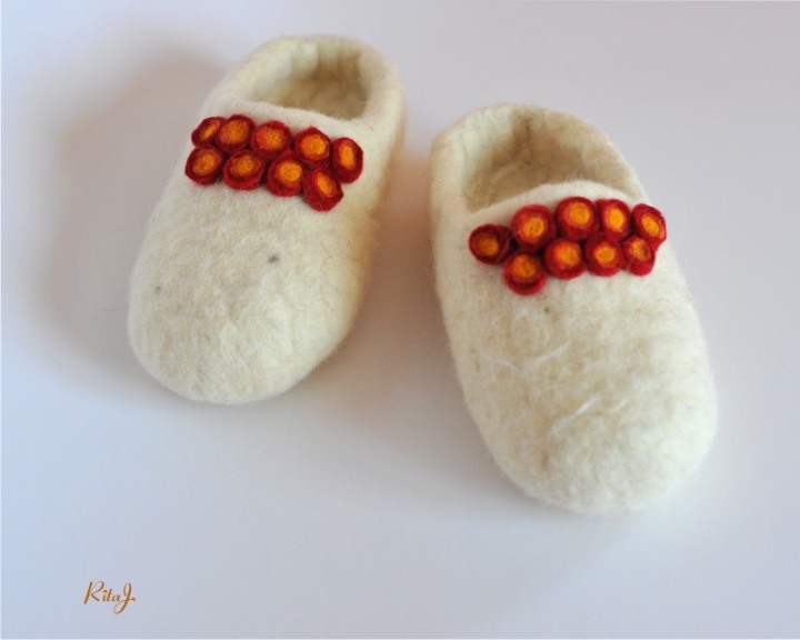 Children felt slippers, bubbles