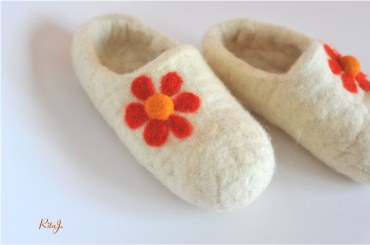 Children felt slippers picture no. 2