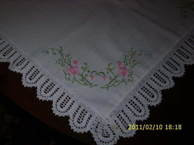 Flowery tablecloths Corner