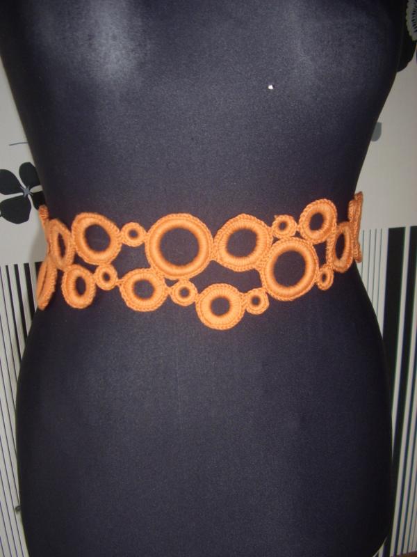 belt air bubbles orange