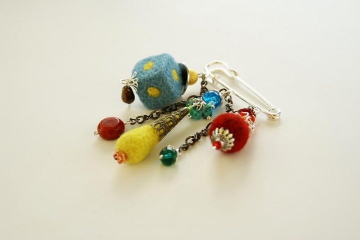 Brooch " Color " picture no. 2