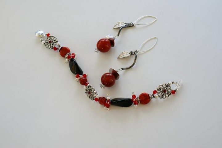 Earrings and bracelets k-th " flames "