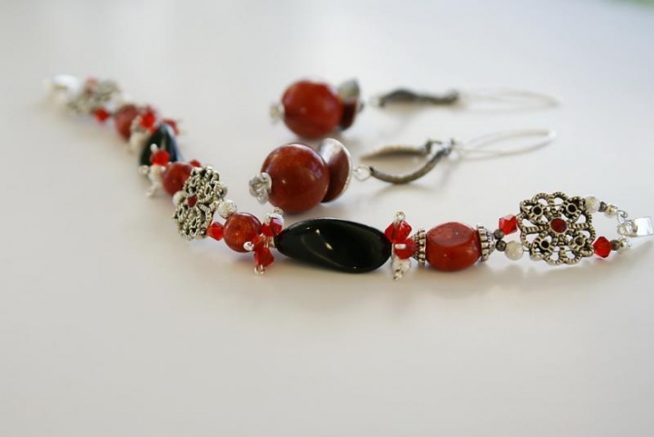 Earrings and bracelets k-th " flames " picture no. 2