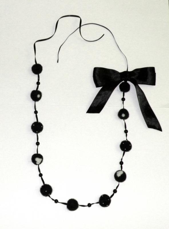 Felt necklace with black onyx