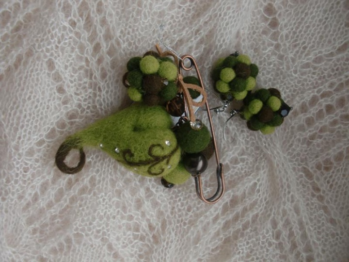 Brooch and earrings " Buds "