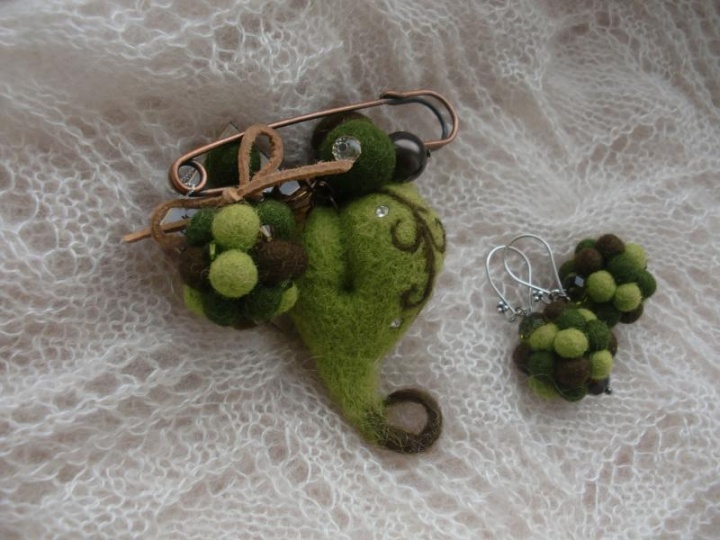 Brooch and earrings " Buds " picture no. 2