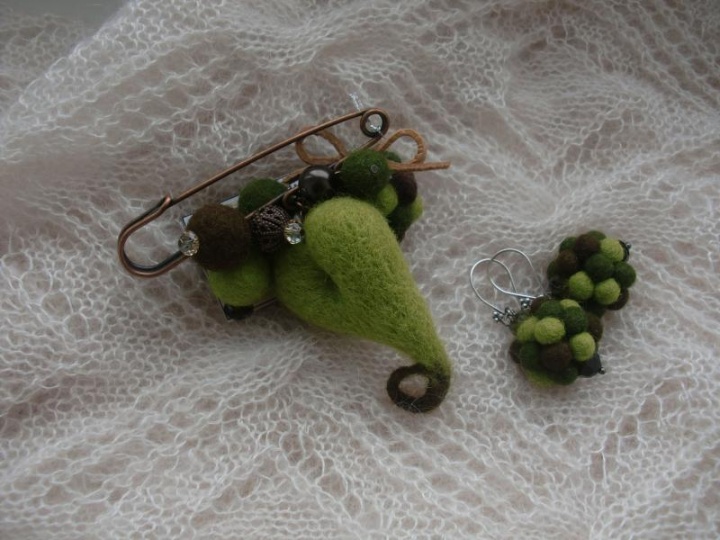 Brooch and earrings " Buds " picture no. 3