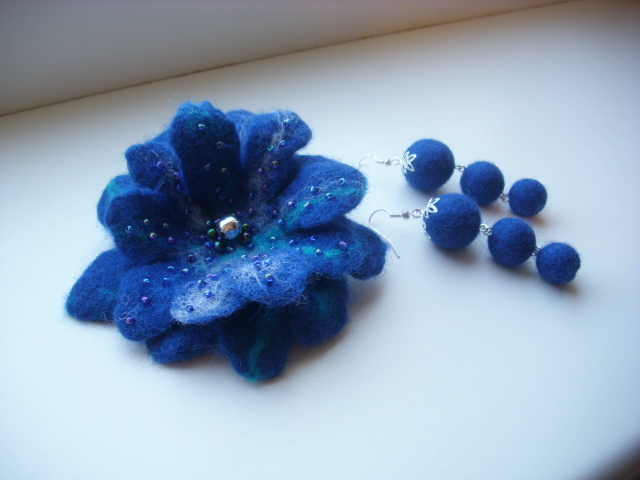 Earrings and brooch picture no. 2