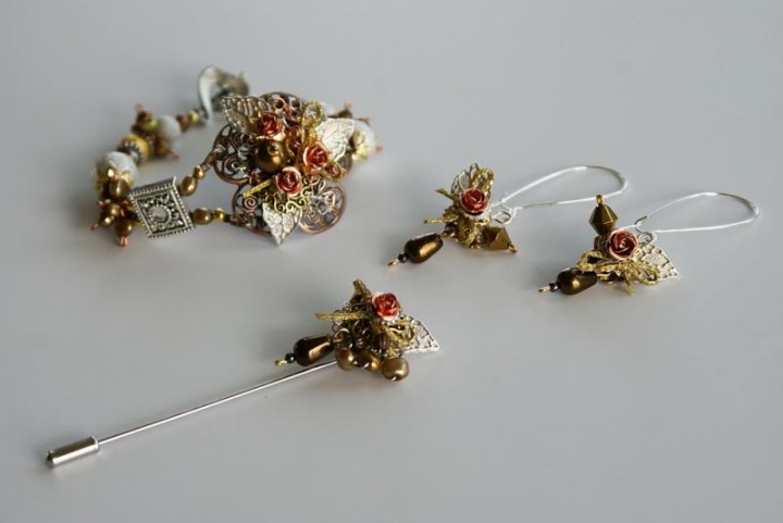 Earrings, brooch, bracelet " bouquet "