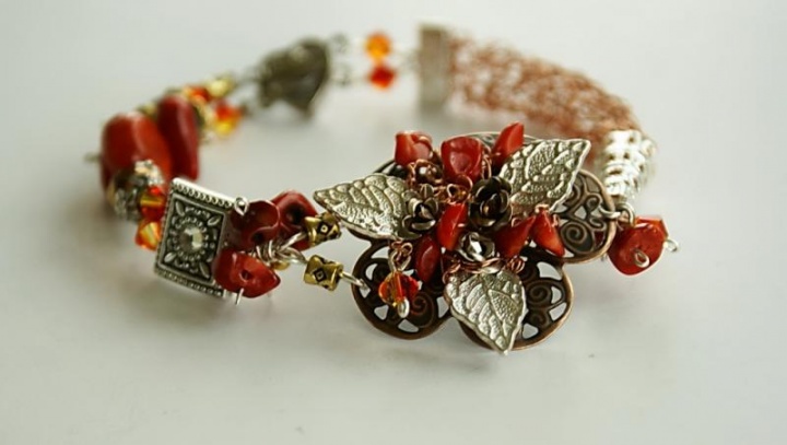 Bracelet " Bouquet in red "