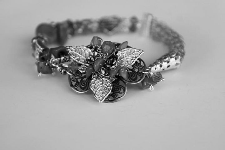 Bracelet " Bouquet in red " picture no. 3