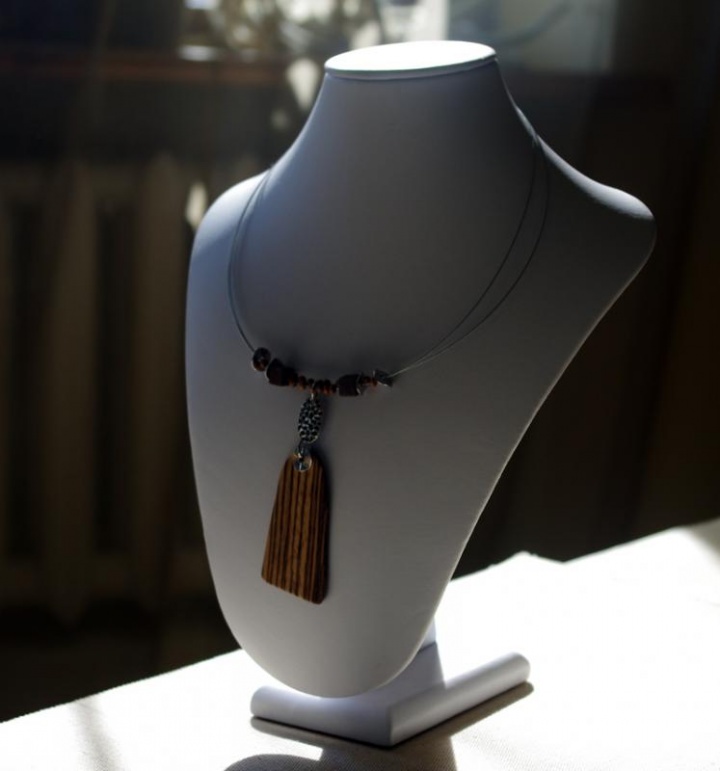 Zebrano wood necklace picture no. 2