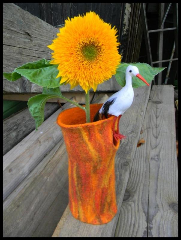 Life inside a tree bark vase ...