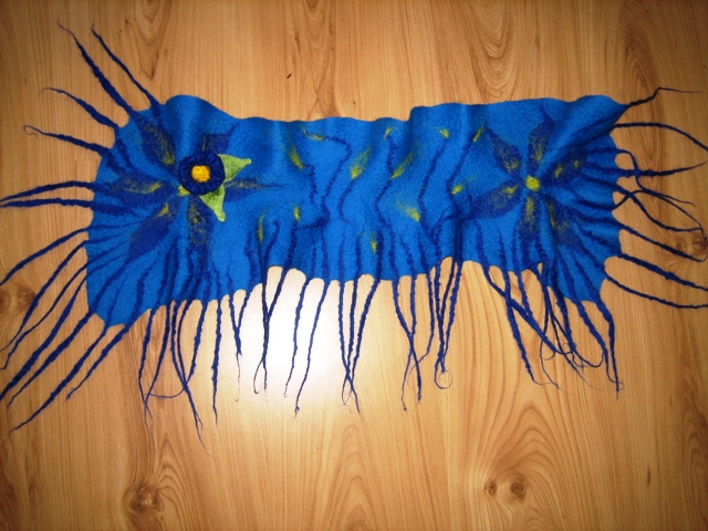 Blue scarf picture no. 3