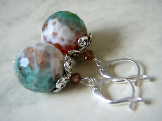 Earrings with agate