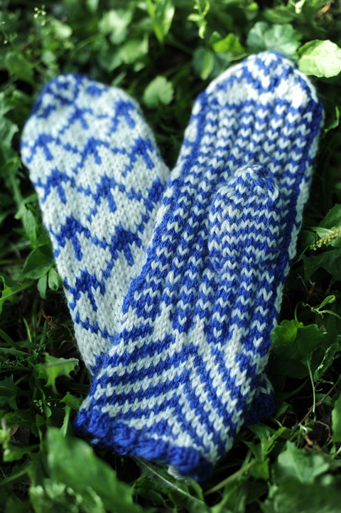 Blue widgets gloves