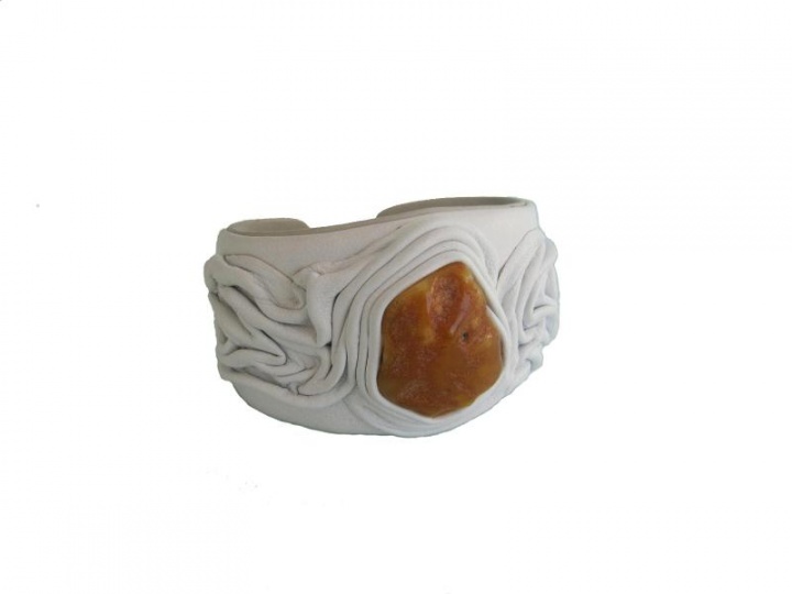 Bracelet with amber GB-035