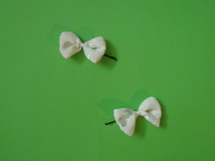 Pins " white "