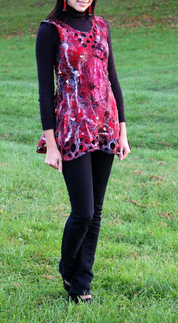 Black-red tunic picture no. 2