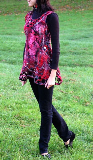 Black-red tunic picture no. 3