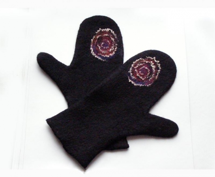 Felt gloves