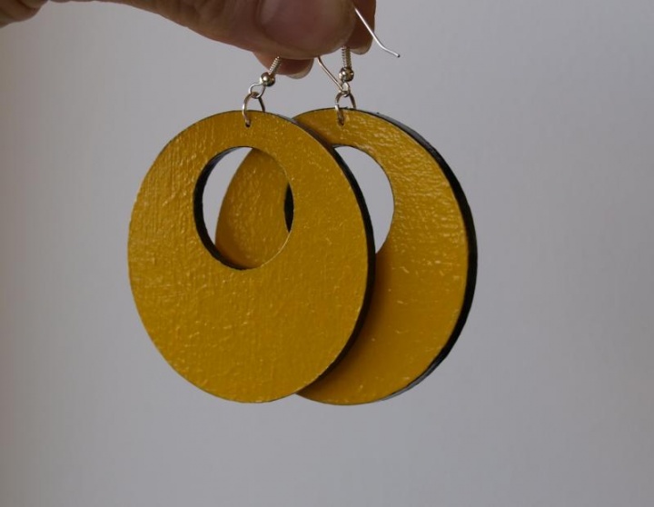 Earrings yellow-black