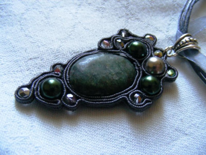 pendant " Moss Pearls "