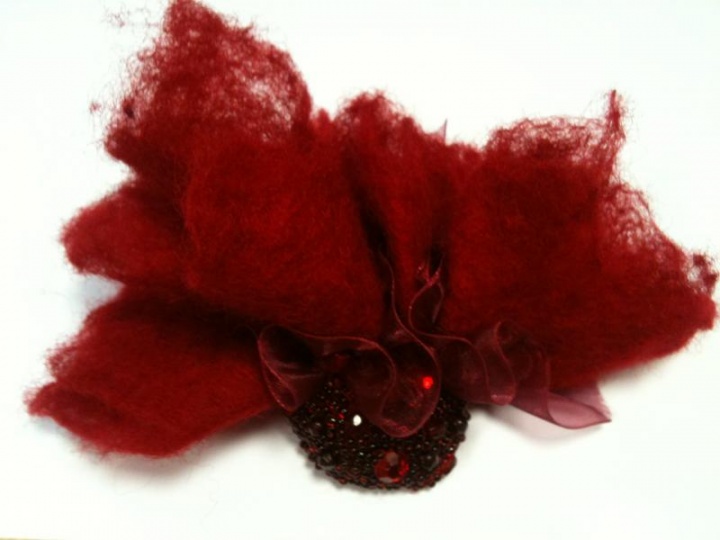 Brooch red