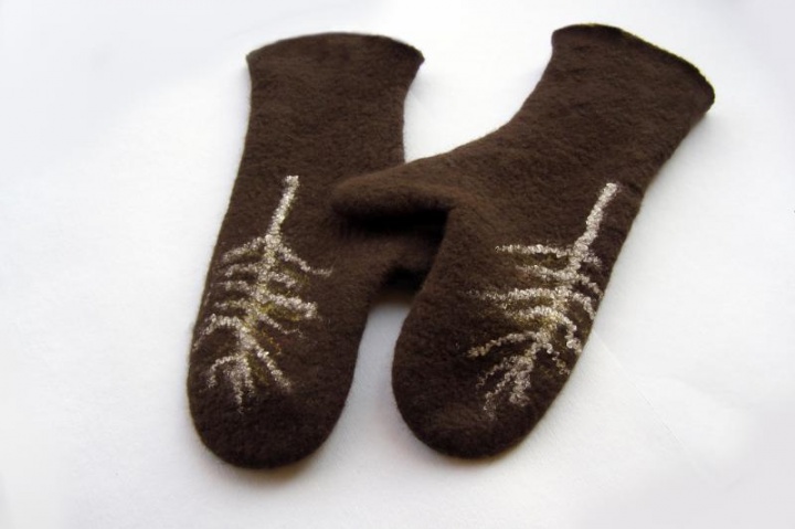 Felt gloves Trees without leaves