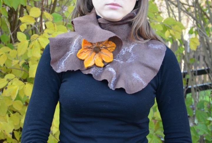 A small brown scarf picture no. 2