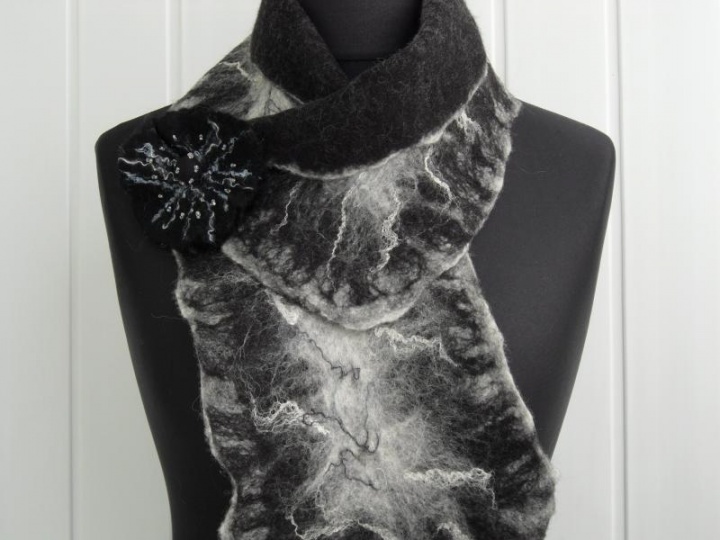 Black and white scarf