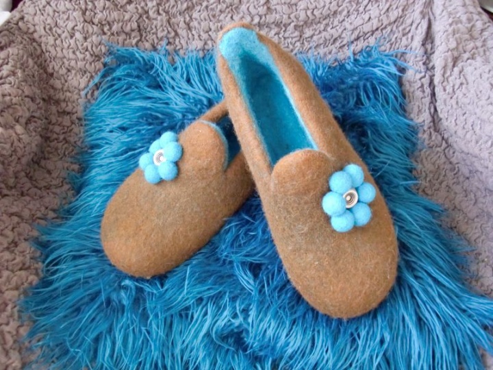 Feminine slippers