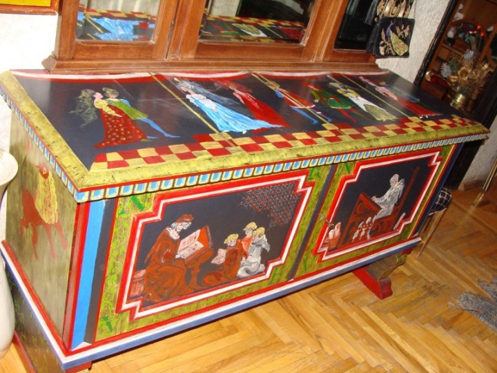 Decorated chest of drawers