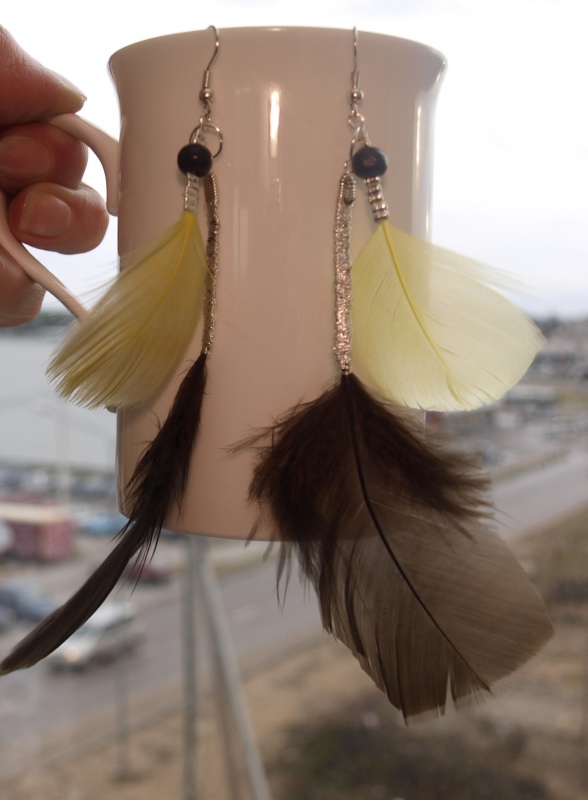 Earrings made of feathers