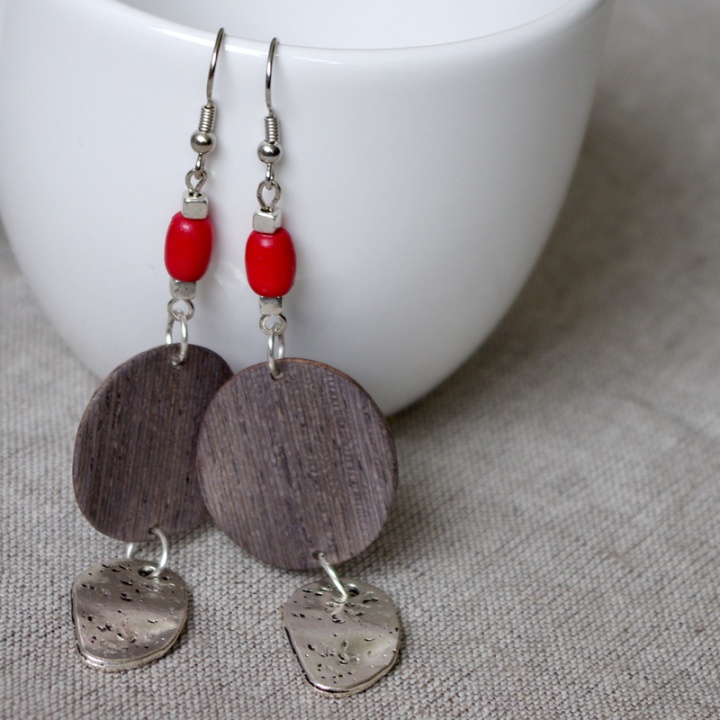 Berries in the winter - earrings made of wood picture no. 2