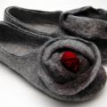 Gray with berry - Shoes & slippers - felting